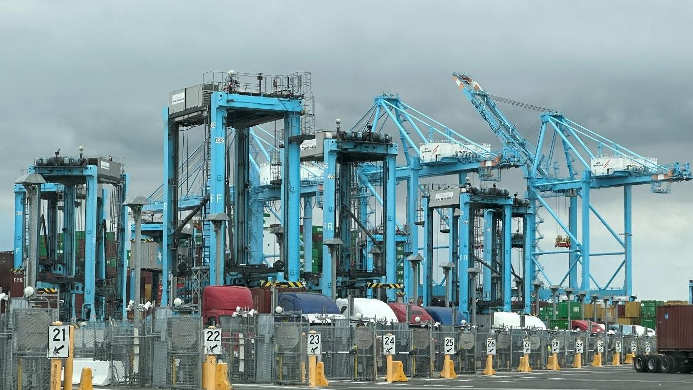 Kalmar supplies APM Terminals Pier 400 LA with electric AutoStrads