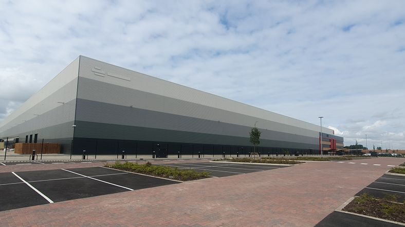 DP World opens largest-ever UK warehouse ‣ WorldCargo News