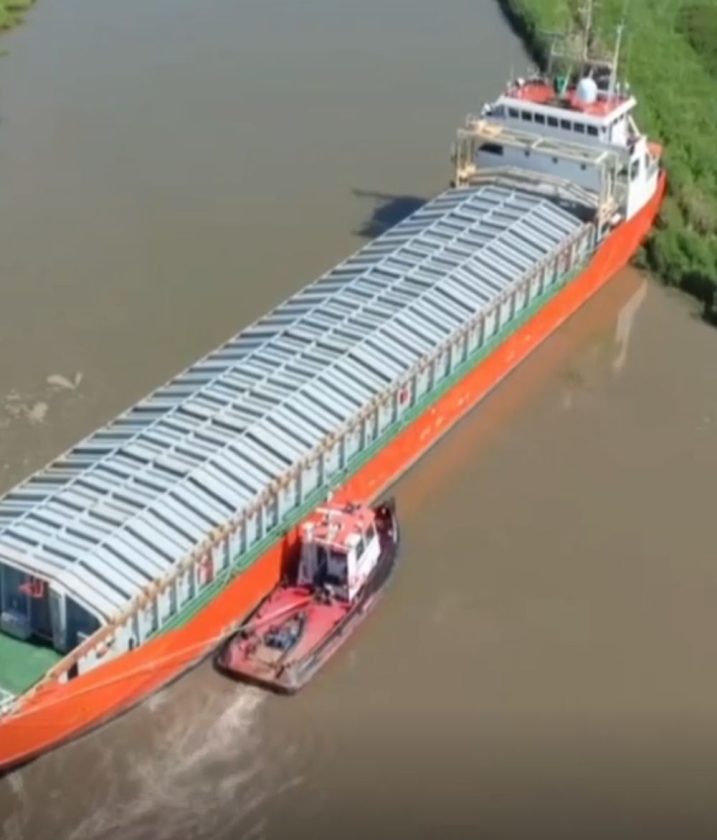 Cargo ship runs aground in England