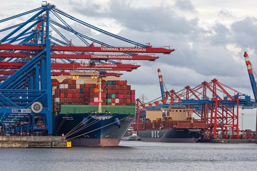 Port of Hamburg holds steady in H1 2024